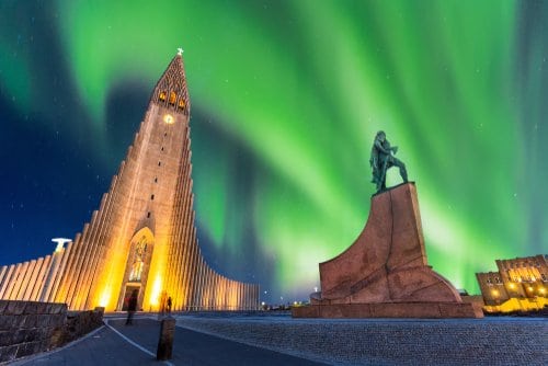 Aurora au-dessus de Reykjavik